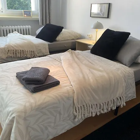 Wielki Blekit Z Salonem I Dwiema Sypialniami, Gwarantowany Free Parking Appartement
