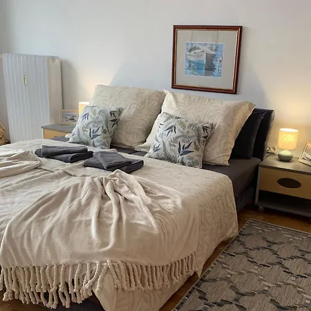 Wielki Blekit Z Salonem I Dwiema Sypialniami, Gwarantowany Free Parking Appartement